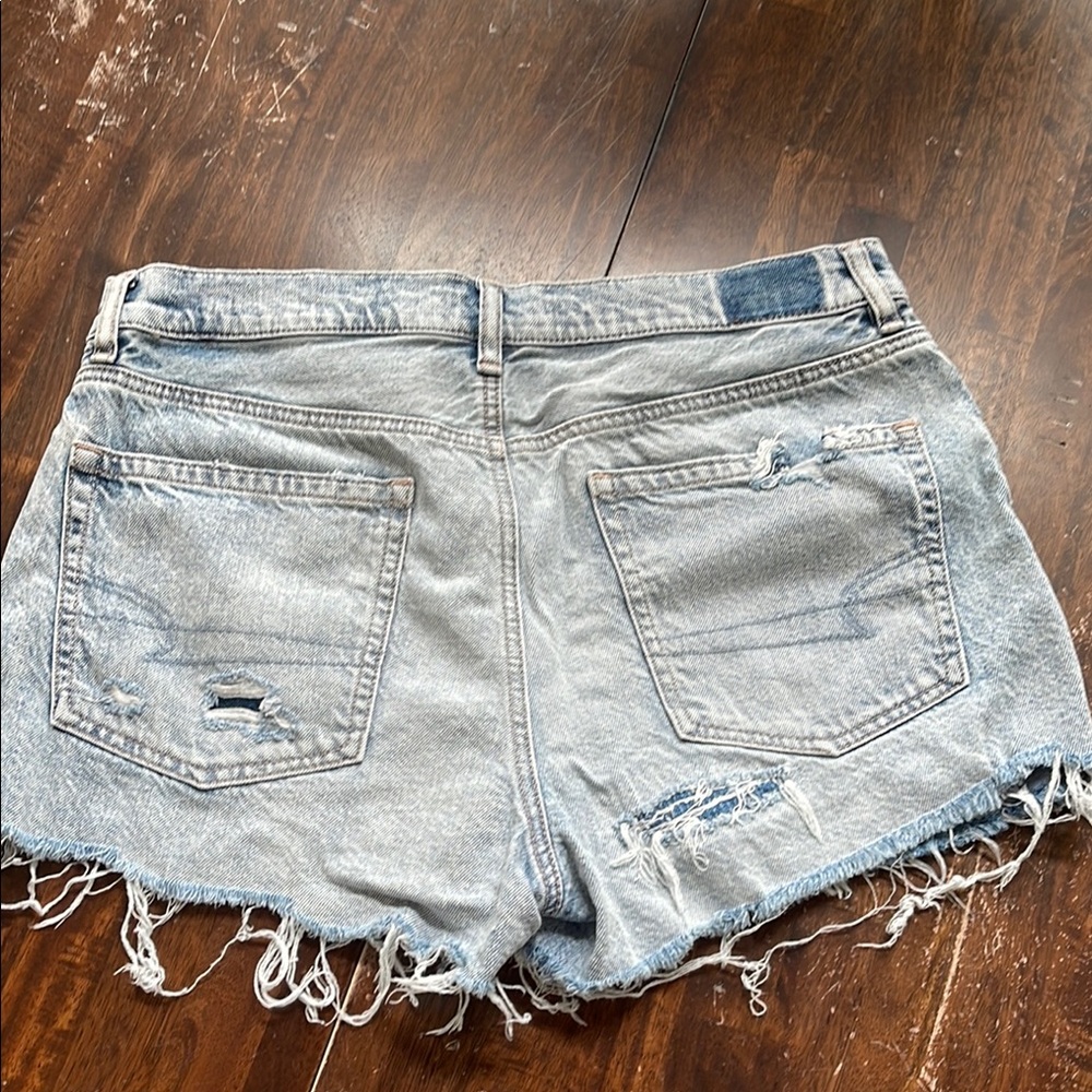 American Eagle Women's Light Blue Distressed 90s Boyfriend Denim Jean Shorts Siz - Picture 5 of 9